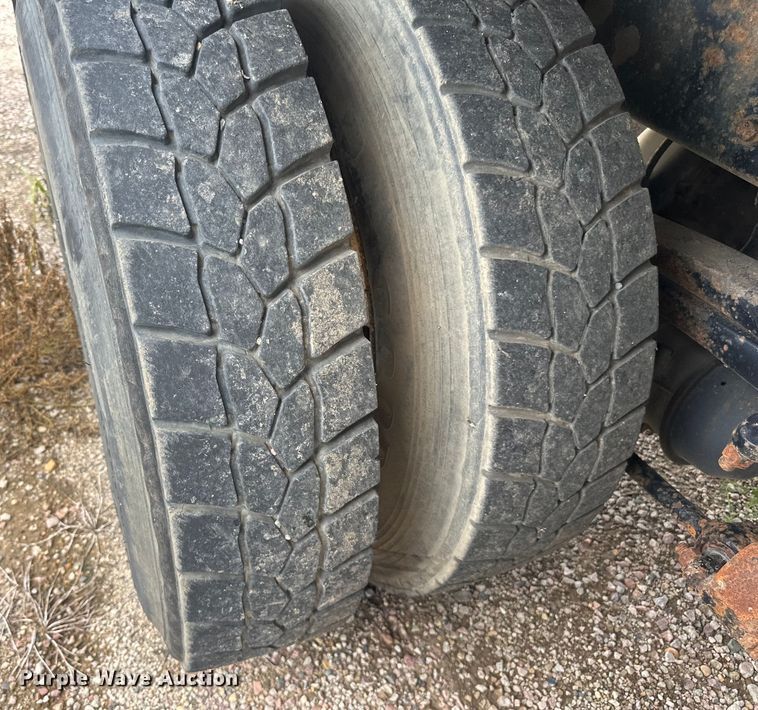 image for item LR9429 2006 Sterling Condor refuse truck