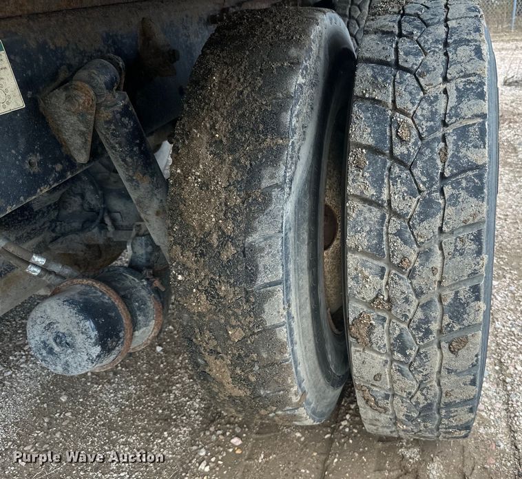 image for item LR9429 2006 Sterling Condor refuse truck