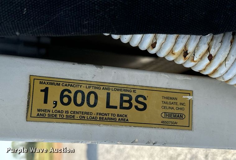 image for item MV9031 2005 GMC C5500 delivery truck