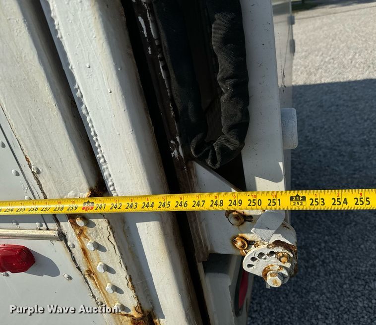 image for item MV9031 2005 GMC C5500 delivery truck