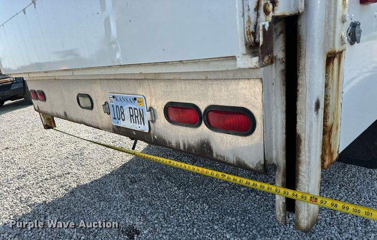 image for item MV9031 2005 GMC C5500 delivery truck