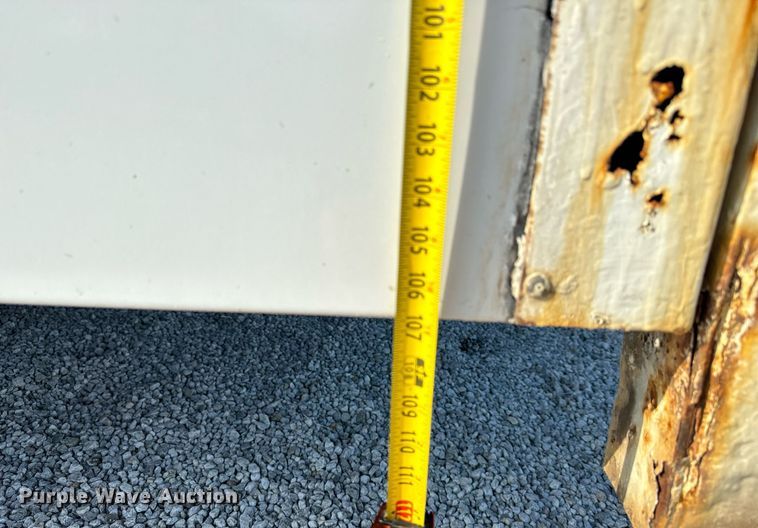 image for item MV9031 2005 GMC C5500 delivery truck