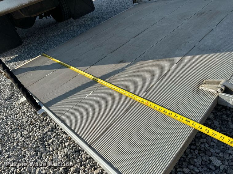 image for item MV9031 2005 GMC C5500 delivery truck