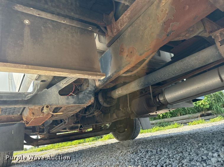 image for item MV9031 2005 GMC C5500 delivery truck