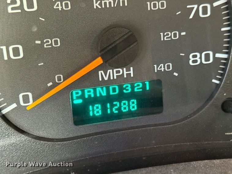 image for item MV9031 2005 GMC C5500 delivery truck