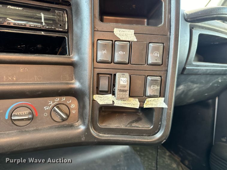 image for item MV9031 2005 GMC C5500 delivery truck