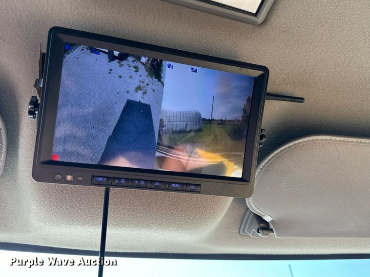 image for item MV9031 2005 GMC C5500 delivery truck