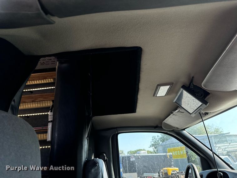 image for item MV9031 2005 GMC C5500 delivery truck