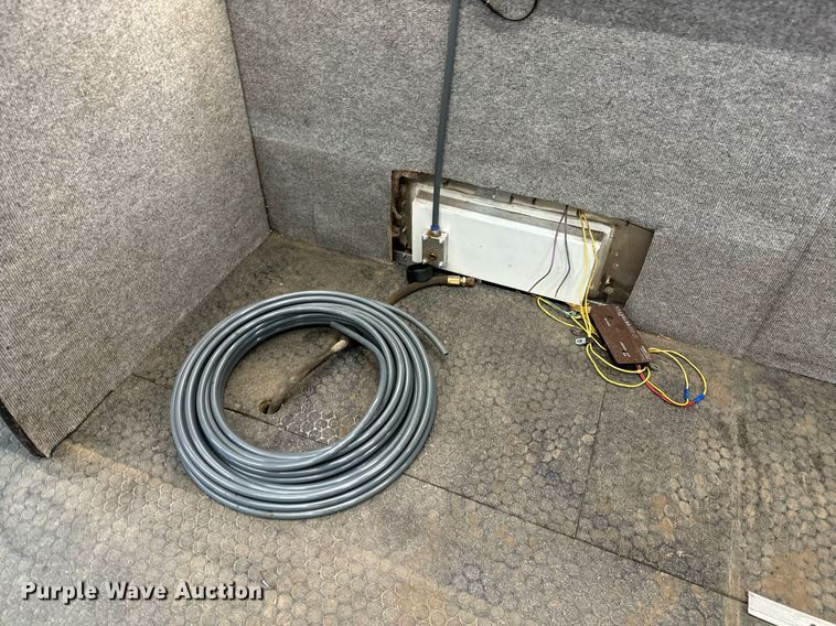 image for item MV9031 2005 GMC C5500 delivery truck