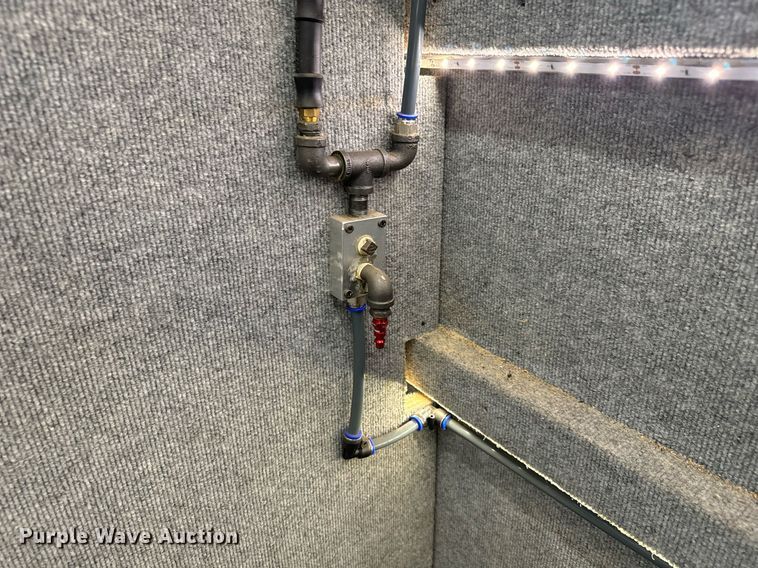 image for item MV9031 2005 GMC C5500 delivery truck