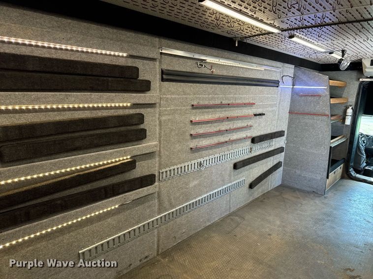 image for item MV9031 2005 GMC C5500 delivery truck