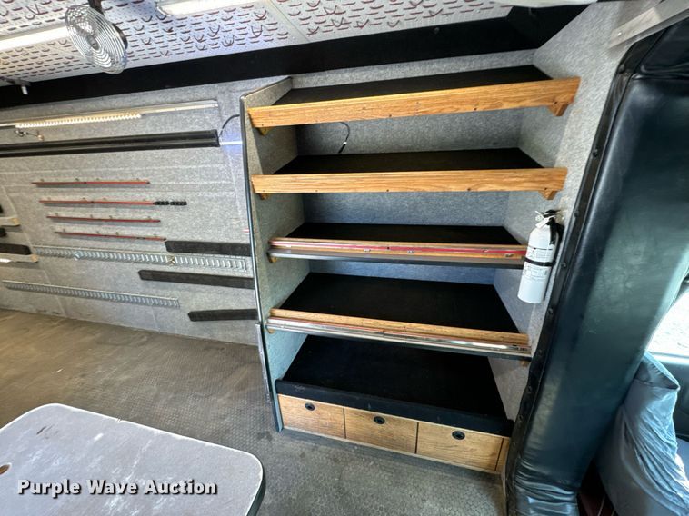 image for item MV9031 2005 GMC C5500 delivery truck