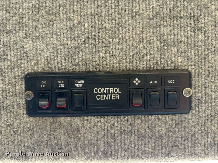 image for item MV9031 2005 GMC C5500 delivery truck