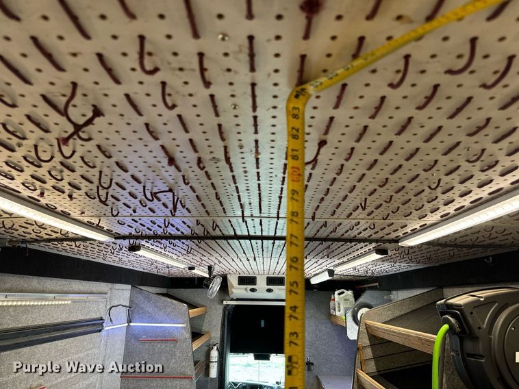 image for item MV9031 2005 GMC C5500 delivery truck