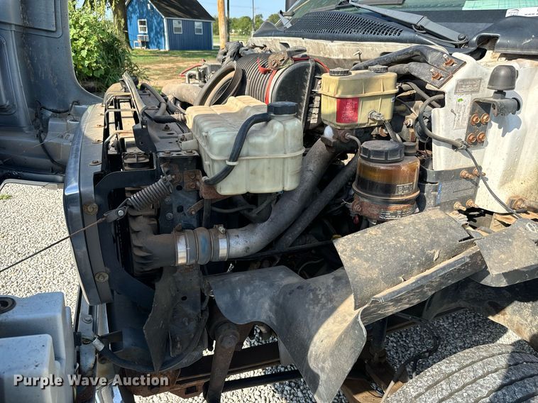 image for item MV9031 2005 GMC C5500 delivery truck