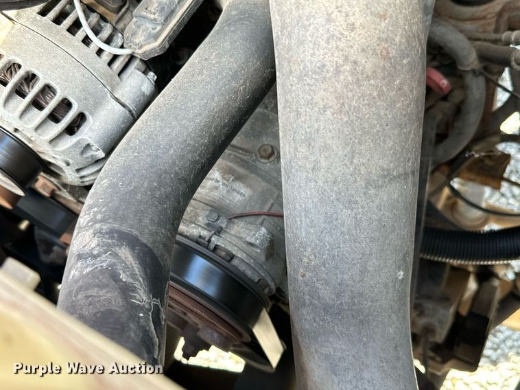 image for item MV9031 2005 GMC C5500 delivery truck