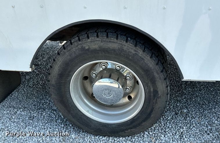 image for item MV9031 2005 GMC C5500 delivery truck