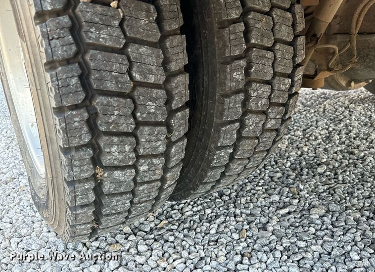 image for item MV9031 2005 GMC C5500 delivery truck