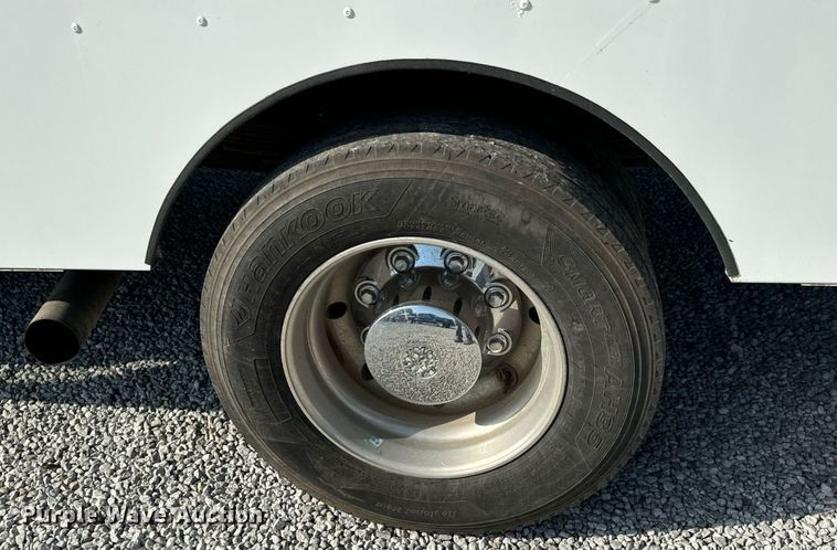 image for item MV9031 2005 GMC C5500 delivery truck