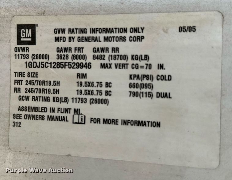 image for item MV9031 2005 GMC C5500 delivery truck