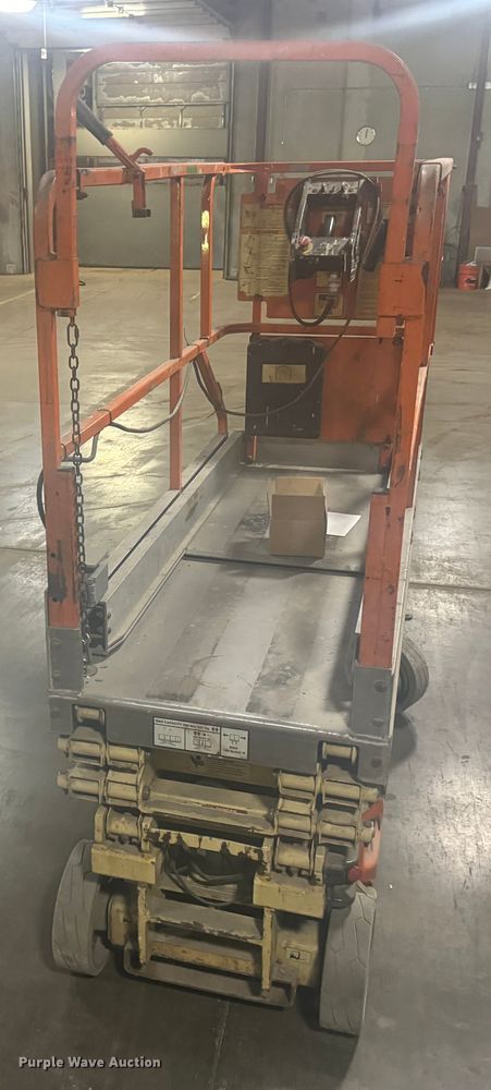 image for item MV9033 JLG 1930ES scissor lift
