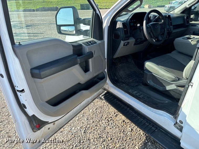 image for item MV9035 2016 Ford F150 SuperCab pickup truck