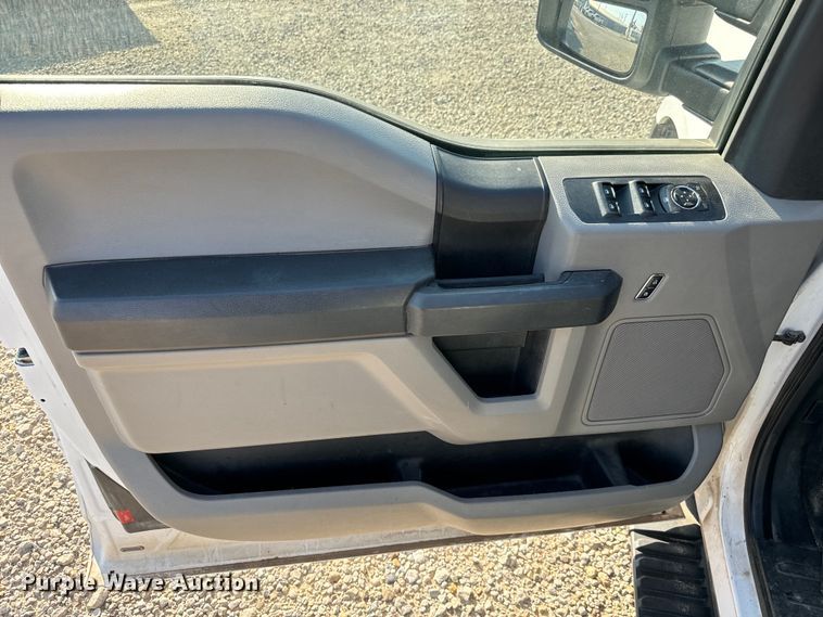 image for item MV9035 2016 Ford F150 SuperCab pickup truck