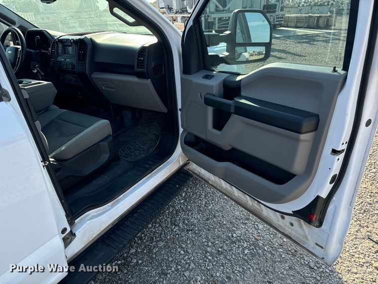 image for item MV9035 2016 Ford F150 SuperCab pickup truck