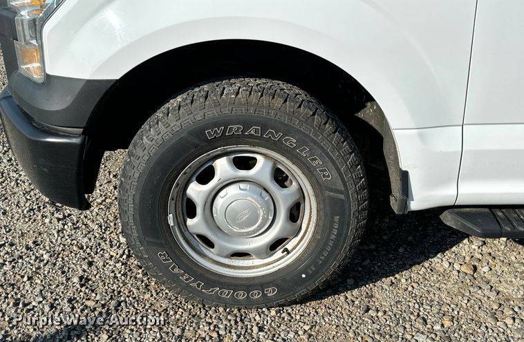 image for item MV9035 2016 Ford F150 SuperCab pickup truck