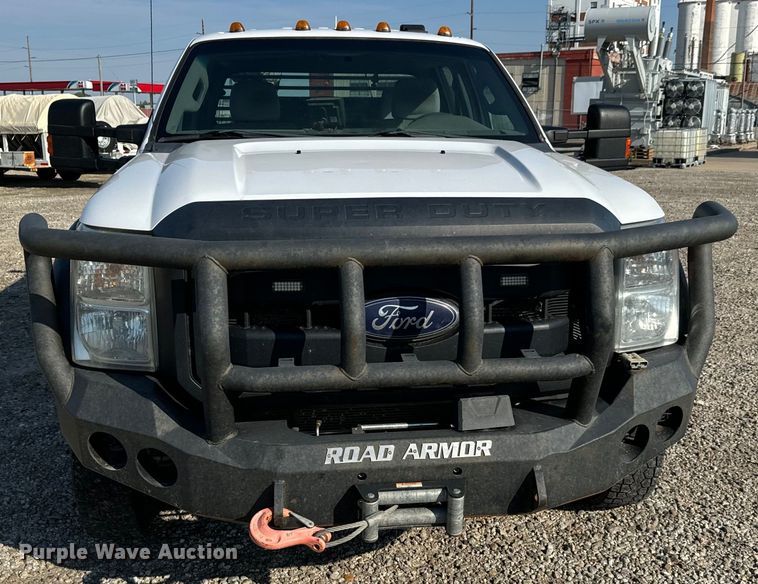 image for item MV9036 2016 Ford F550 Crew Cab flatbed truck