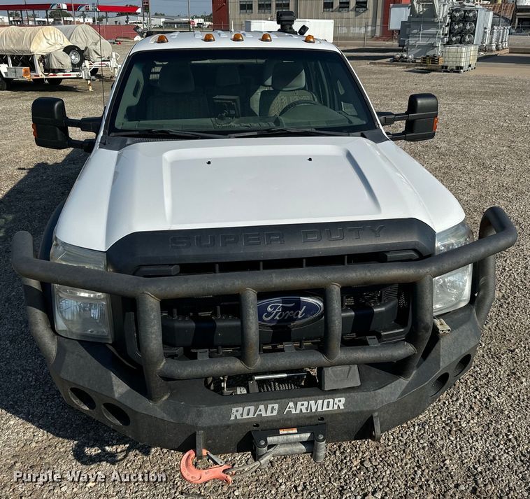 image for item MV9036 2016 Ford F550 Crew Cab flatbed truck