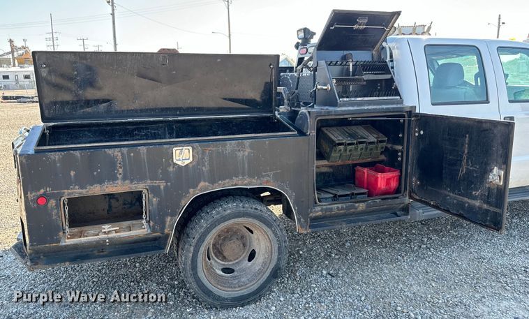 image for item MV9036 2016 Ford F550 Crew Cab flatbed truck