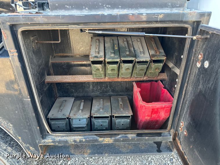 image for item MV9036 2016 Ford F550 Crew Cab flatbed truck