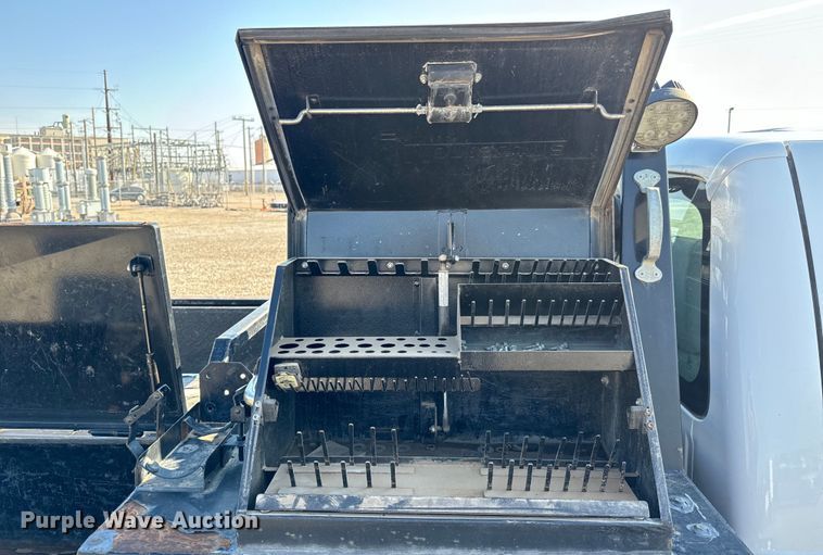 image for item MV9036 2016 Ford F550 Crew Cab flatbed truck