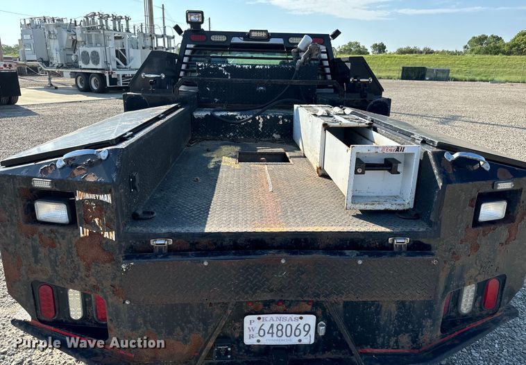 image for item MV9036 2016 Ford F550 Crew Cab flatbed truck
