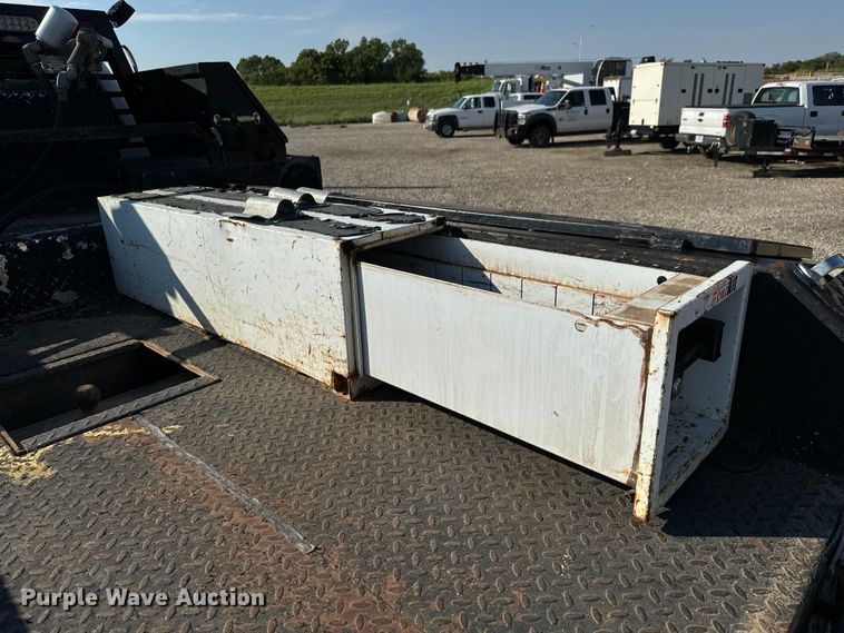 image for item MV9036 2016 Ford F550 Crew Cab flatbed truck