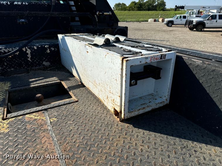 image for item MV9036 2016 Ford F550 Crew Cab flatbed truck