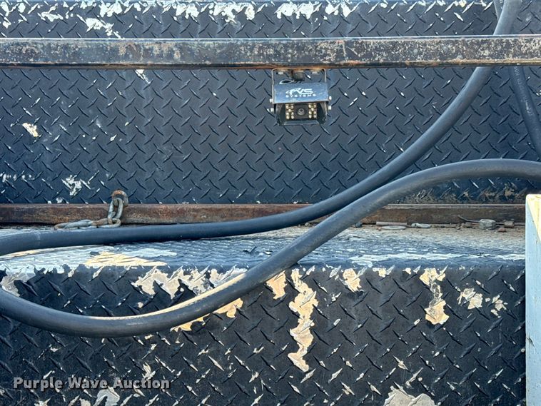 image for item MV9036 2016 Ford F550 Crew Cab flatbed truck