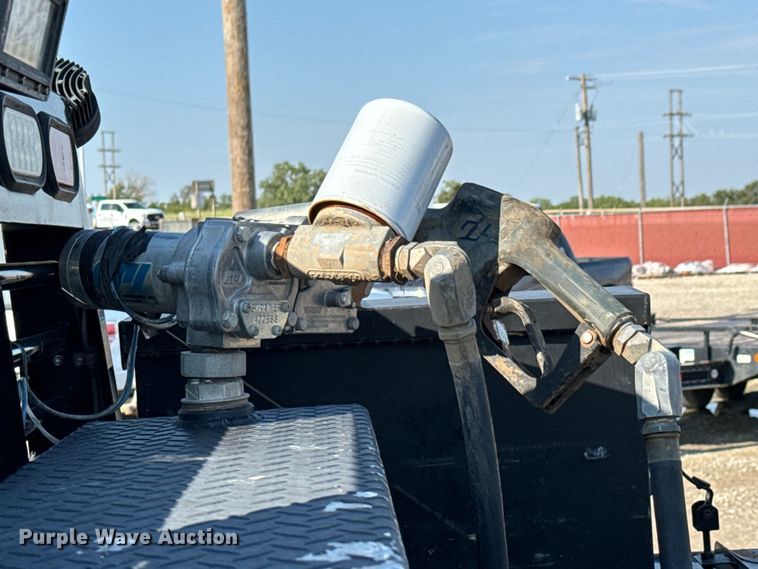 image for item MV9036 2016 Ford F550 Crew Cab flatbed truck