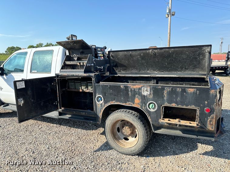 image for item MV9036 2016 Ford F550 Crew Cab flatbed truck