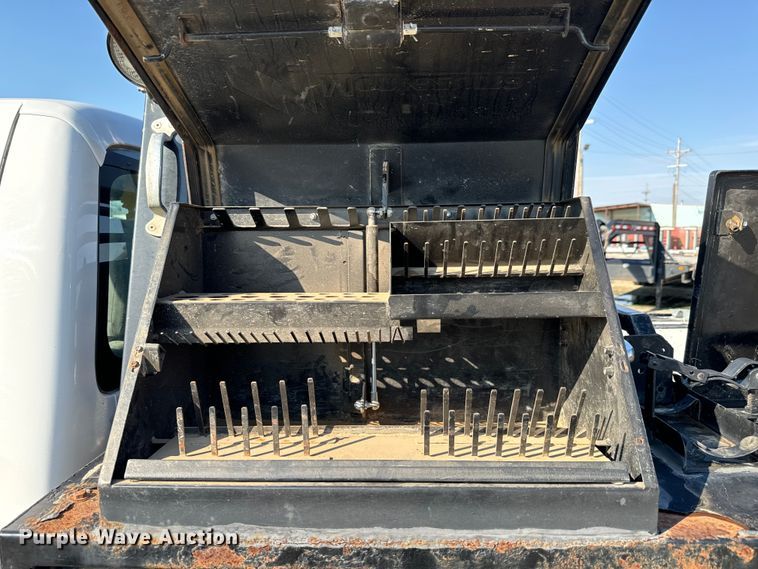 image for item MV9036 2016 Ford F550 Crew Cab flatbed truck