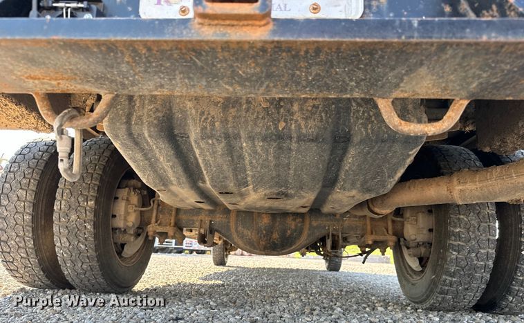 image for item MV9036 2016 Ford F550 Crew Cab flatbed truck