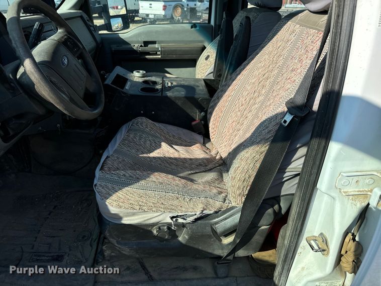 image for item MV9036 2016 Ford F550 Crew Cab flatbed truck