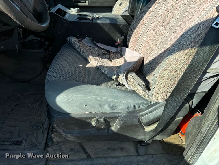 image for item MV9036 2016 Ford F550 Crew Cab flatbed truck