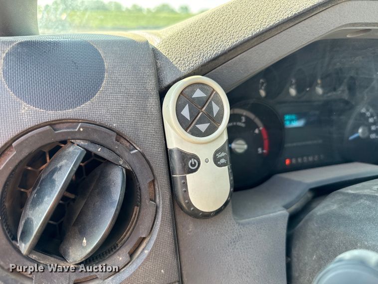 image for item MV9036 2016 Ford F550 Crew Cab flatbed truck