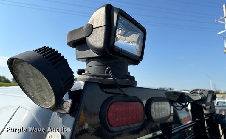 image for item MV9036 2016 Ford F550 Crew Cab flatbed truck