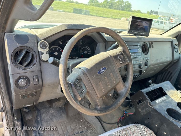 image for item MV9036 2016 Ford F550 Crew Cab flatbed truck