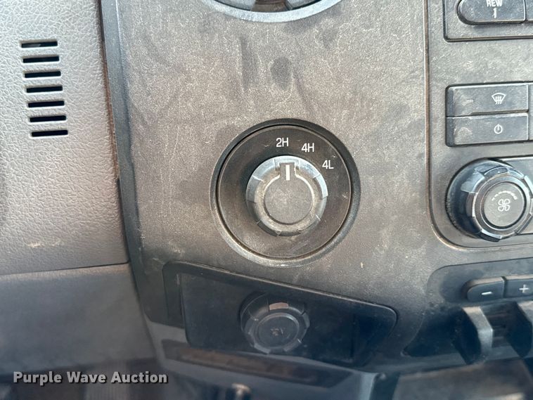 image for item MV9036 2016 Ford F550 Crew Cab flatbed truck