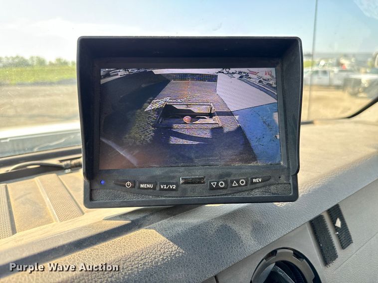 image for item MV9036 2016 Ford F550 Crew Cab flatbed truck