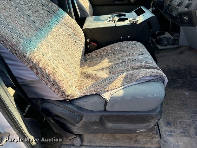 image for item MV9036 2016 Ford F550 Crew Cab flatbed truck